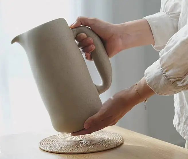 Organische Retro-Stil Keramik Pitchers mit Chunky Griffe