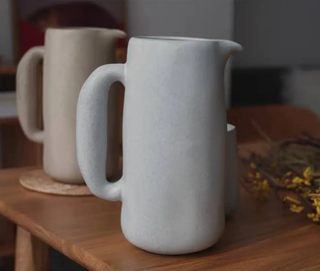 Organische Retro-Stil Keramik Pitchers mit Chunky Griffe