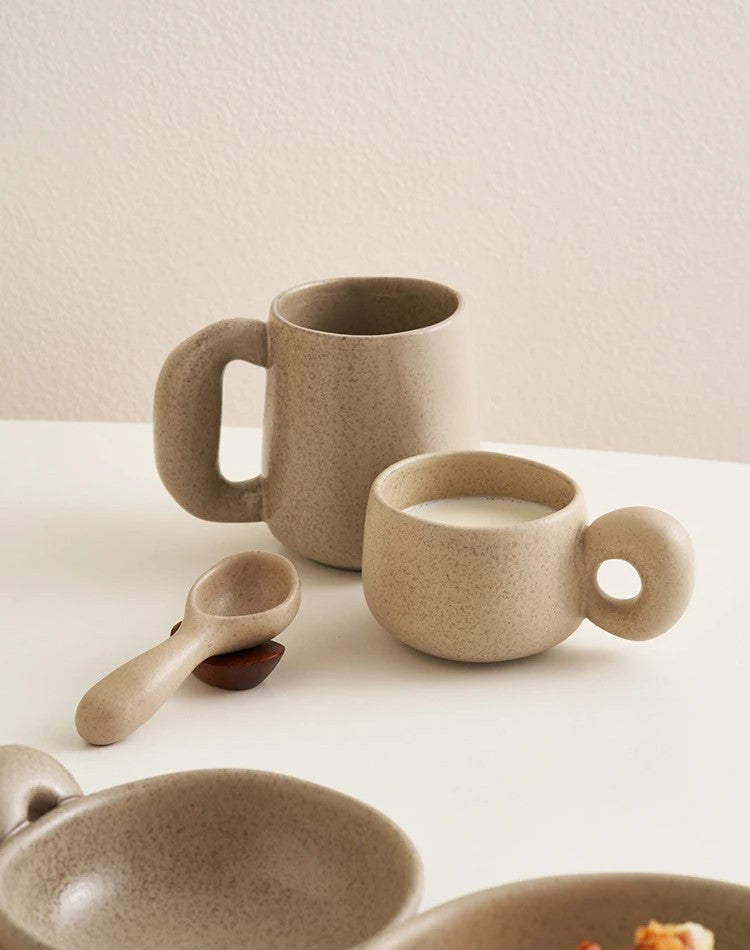 Organic Retro Style Keramikbecher mit Chunky Griffe