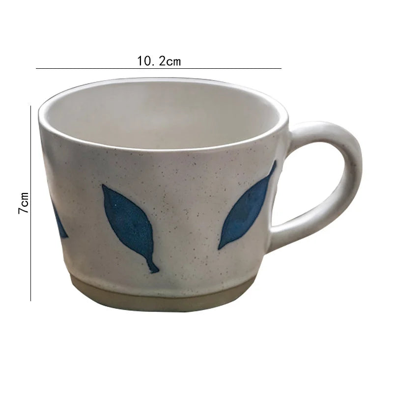 Blatthandwerk Stil unregelmäßig geformte Keramikbecher mit exponierter Basis