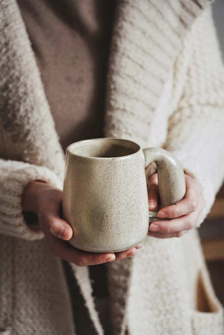 Organic Retro Style Keramikbecher mit Chunky Griffe