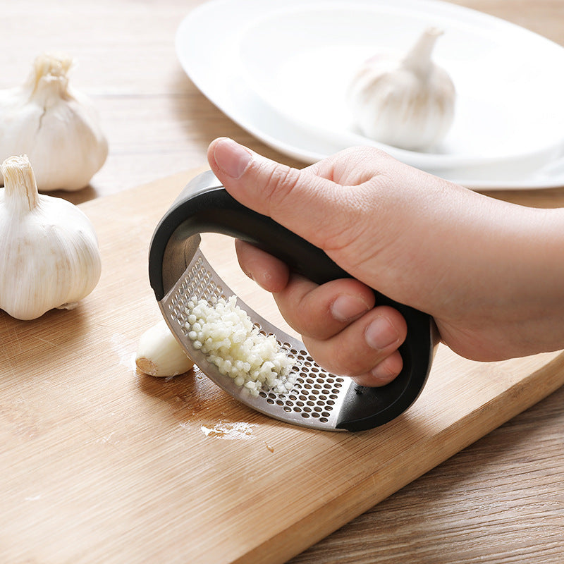 Edelstahl gebogene Knoblauch Rocker Press mit schwarzem Griff