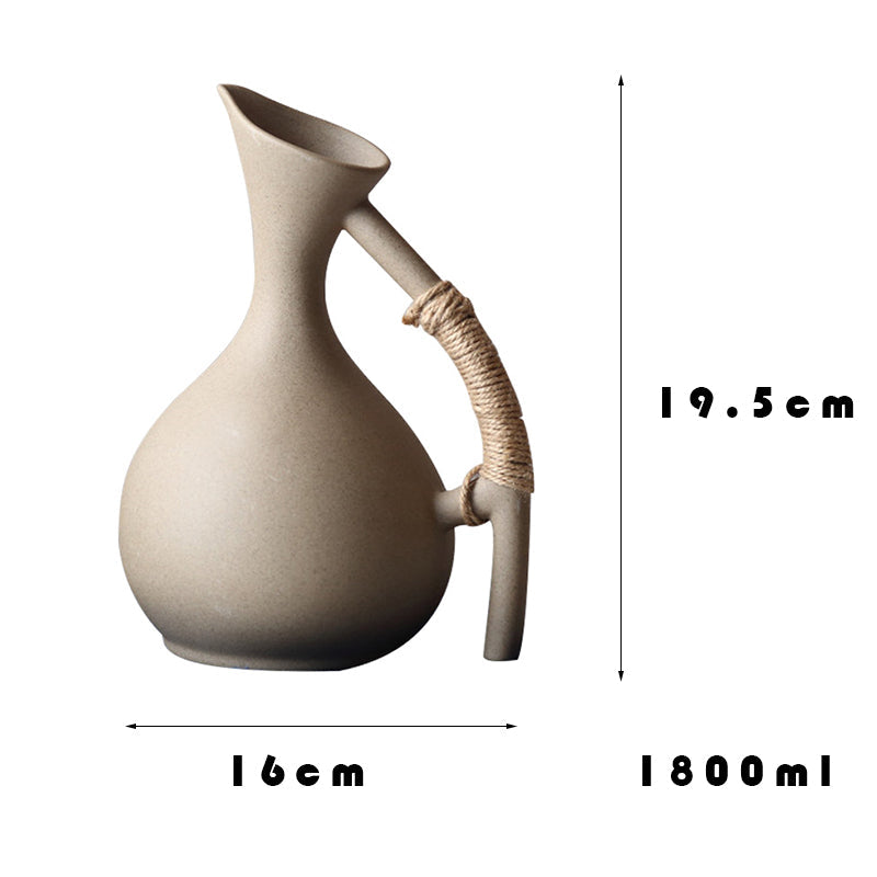 Organischer moderner Keramik-Wasser-Pitcher