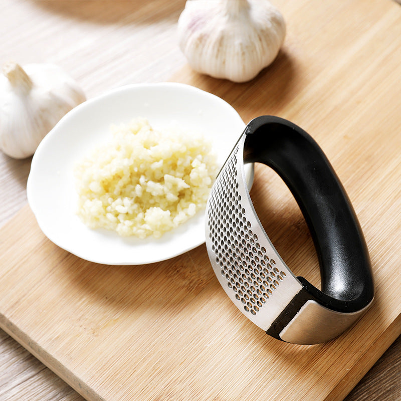Edelstahl gebogene Knoblauch Rocker Press mit schwarzem Griff