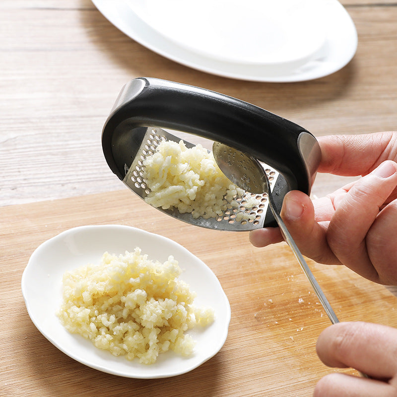 Edelstahl gebogene Knoblauch Rocker Press mit schwarzem Griff