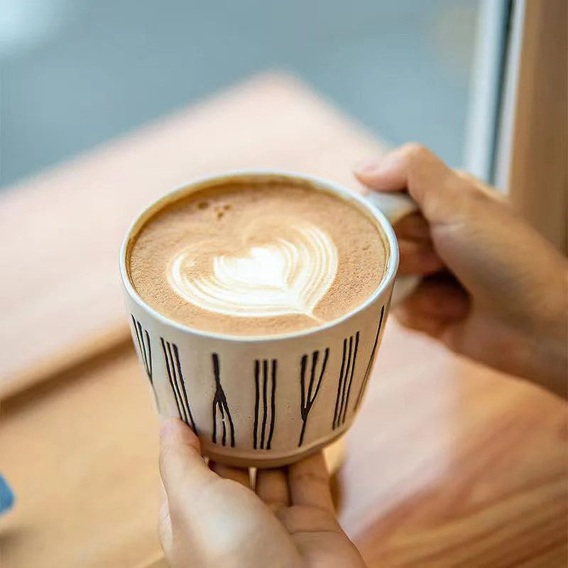 Craft Style unregelmäßig geformte Keramikbecher mit exponierter Basis