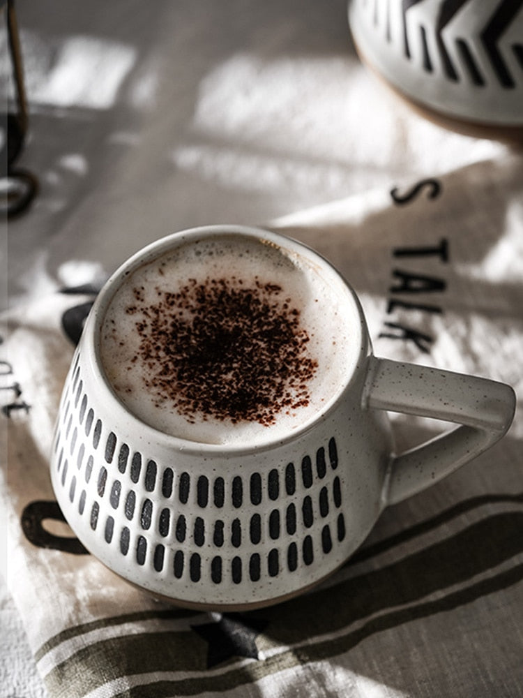 Nordic Style Keramikbecher mit dreieckigen Griffen