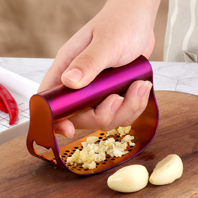 Edelstahl Curved Garlic Rocker Press & Bottle Opener