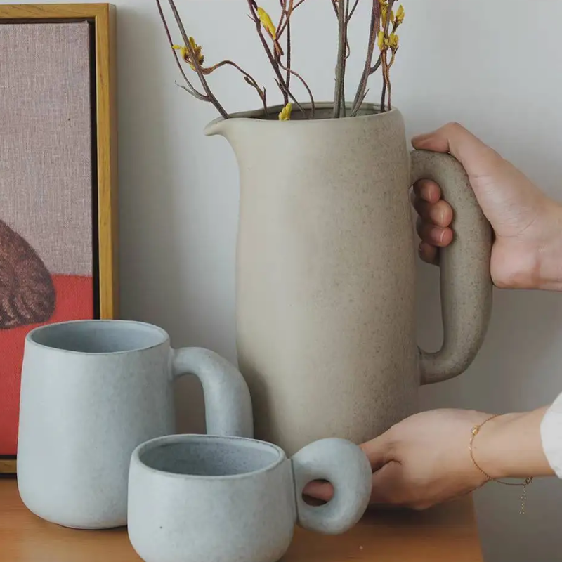 Organische Retro-Stil Keramik Pitchers mit Chunky Griffe