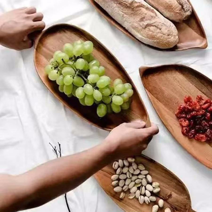 Blattförmiges Akazienholz, das Trays serviert