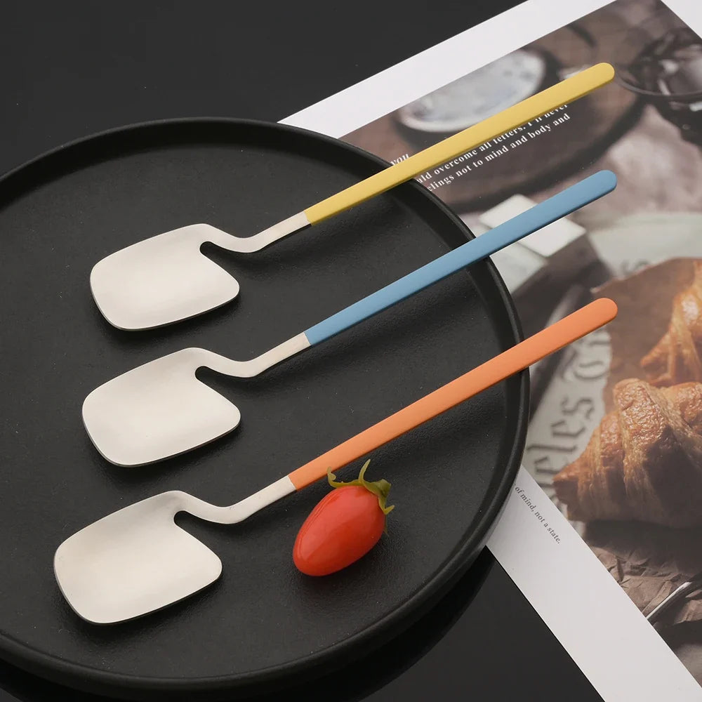 Surreale Edelstahl-Flatware 16-teiliges Set mit bunten Griffen